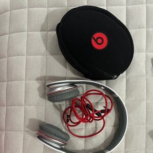Beats by Dre Silver Headphones with Case